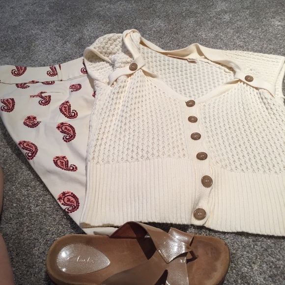 DKNY Jeans cream sweater with great details - Picture 6 of 8